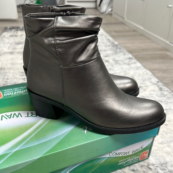 Black Ankle Boots & Booties - Picture 2 of 5